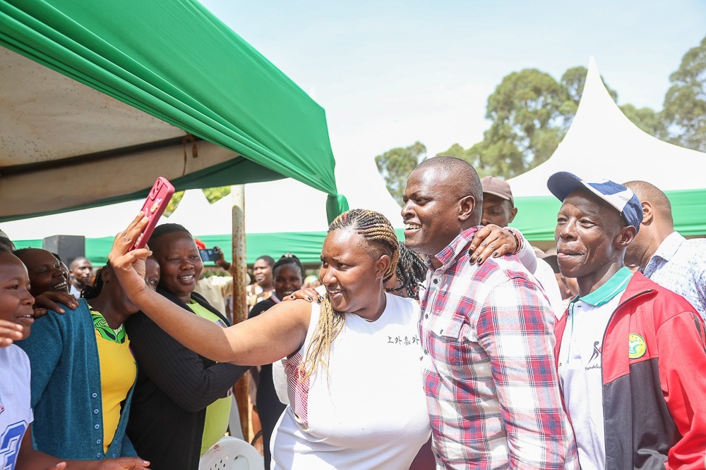 A major new accusation has come out. Well-known whistleblower Nelson Amenya has publicly blamed MP Ndindi Nyoro. He says Nyoro played a key part in getting Kenya into huge amounts of illegal debt.
Amenya makes a shocking claim about MP Ndindi Nyoro. He alleges Nyoro "messed the country" by overseeing huge, possibly illegal, borrowing during both the Kenyatta and Ruto governments.
The whistleblower points to Nyoro's powerful role as Chair of the Budget Committee. This position is key for managing public debt, making the allegations about "colossal debt" very serious for Kenyan taxpayers.
Amenya goes further, recalling another extreme claim. He says Nyoro once advised former President Uhuru Kenyatta to suspend the constitution to deal with opposition leader Raila Odinga.
This history leads Amenya to ask a tough, public question: How can such a figure suddenly be seen as clever or a good leader? His final Swahili phrase questions the judgment of those supporting him.
These claims demand real answers and transparency. For sustainable transformation in Kenya, leaders must be held accountable for past financial decisions that affect every citizen's future.